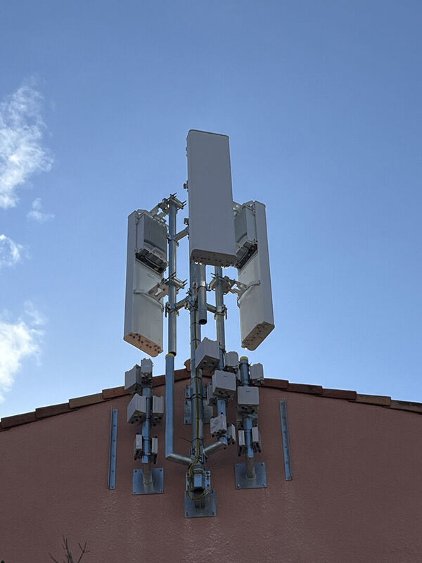 Installation d'un site Infra sur la fa&ccedil;ade d'un b&acirc;timent